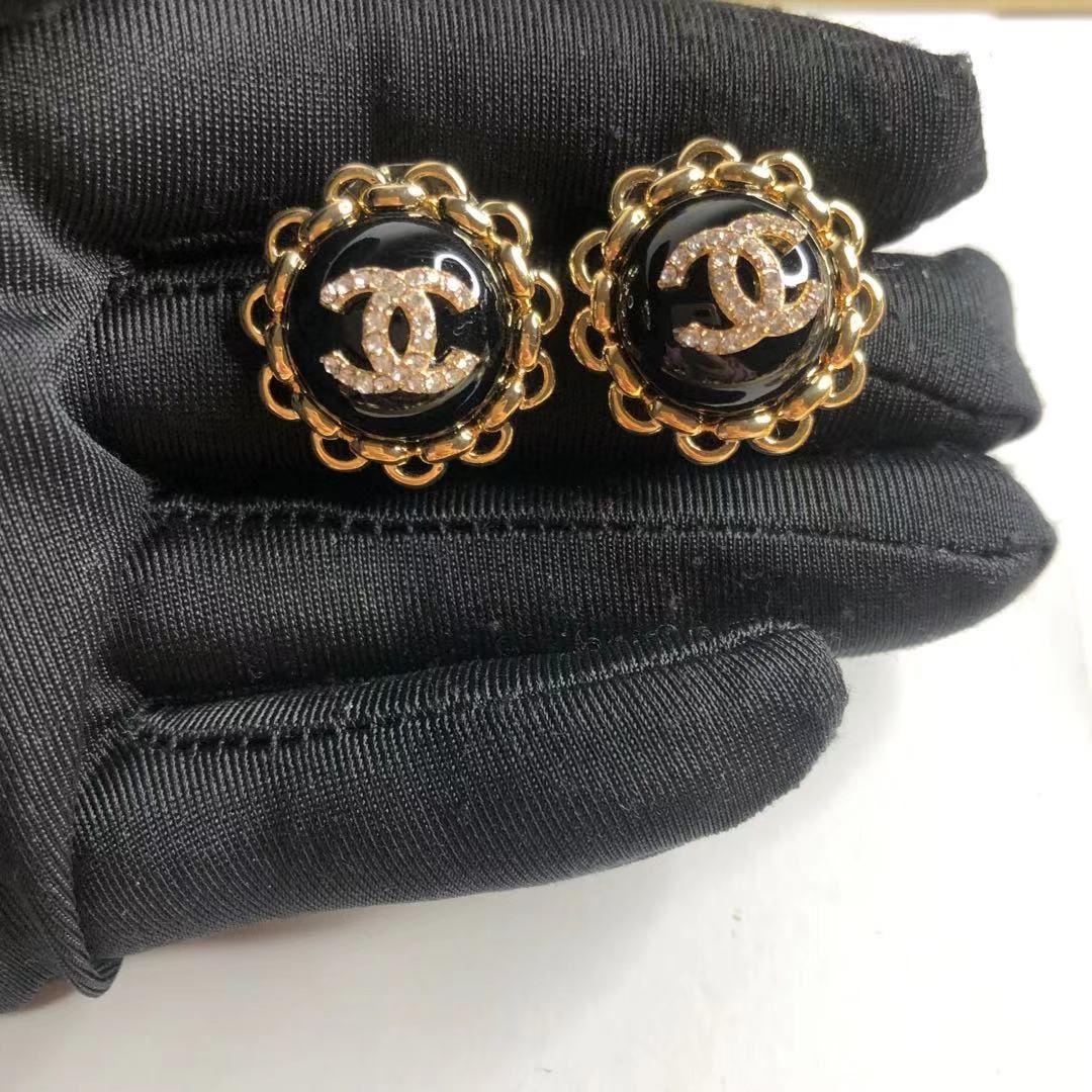 (C earrings) Small fragrant vintage earrings product image 24, provided for visual reference and product detail review