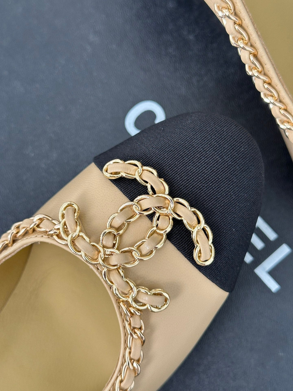 2023 CC Chain Double C Chunky Heel Shoes -S44 product image 9, provided for visual reference and product detail review