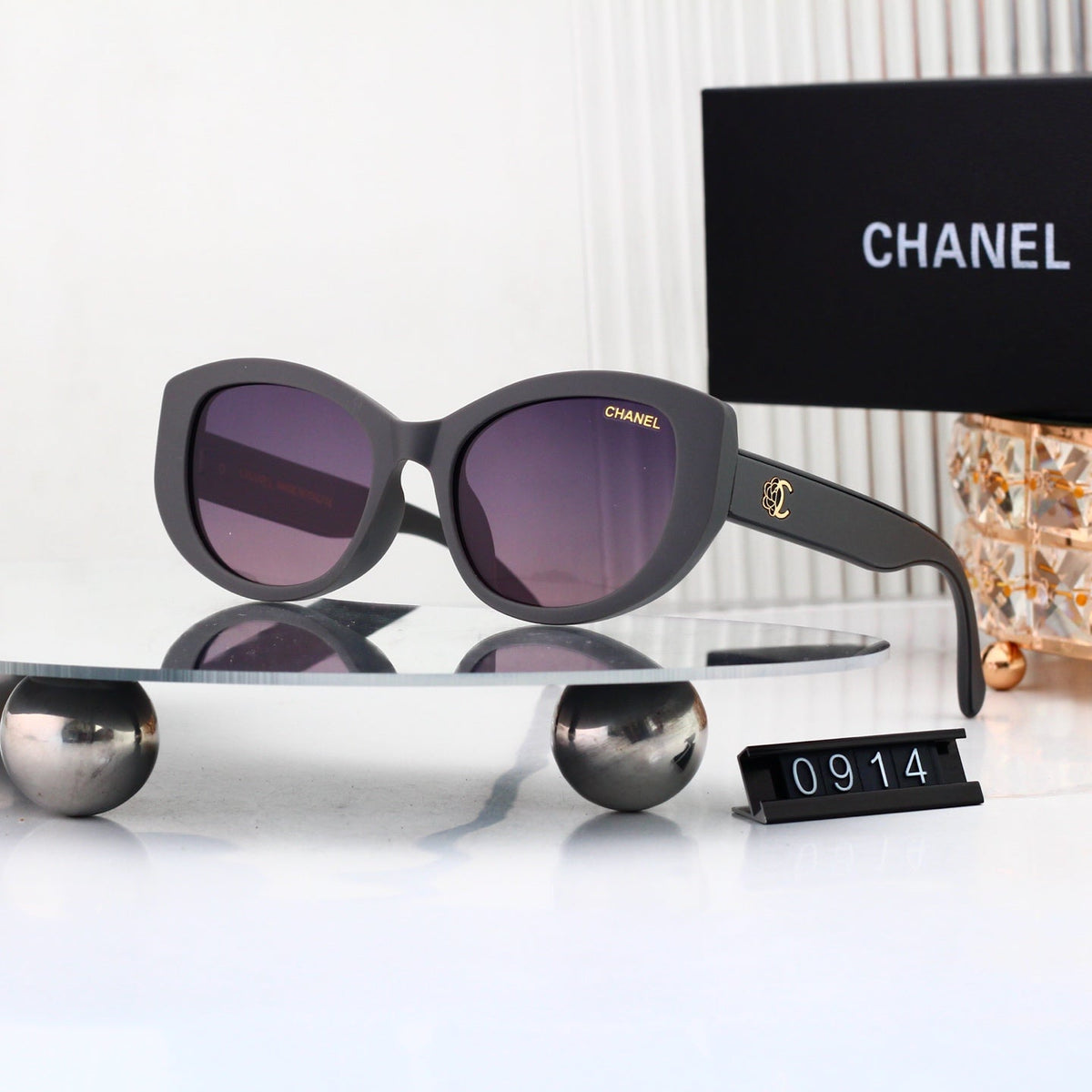New Stylish Sunglasses-80 product image 5, provided for visual reference and product detail review
