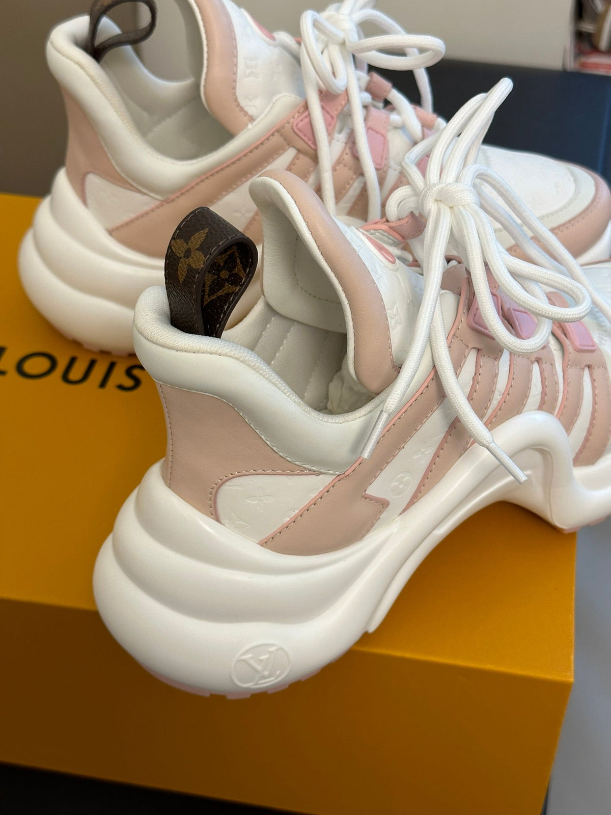 2023 VL Calfskin & Tech Mesh Shoes -S38 product image 5, provided for visual reference and product detail review