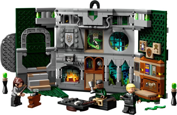 76410 Slytherin™ House Banner product image 3, provided for visual reference and product detail review
