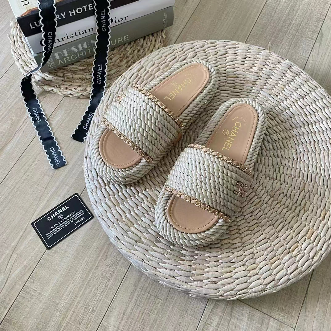 2023 Fashionable slippers product image 5, provided for visual reference and product detail review