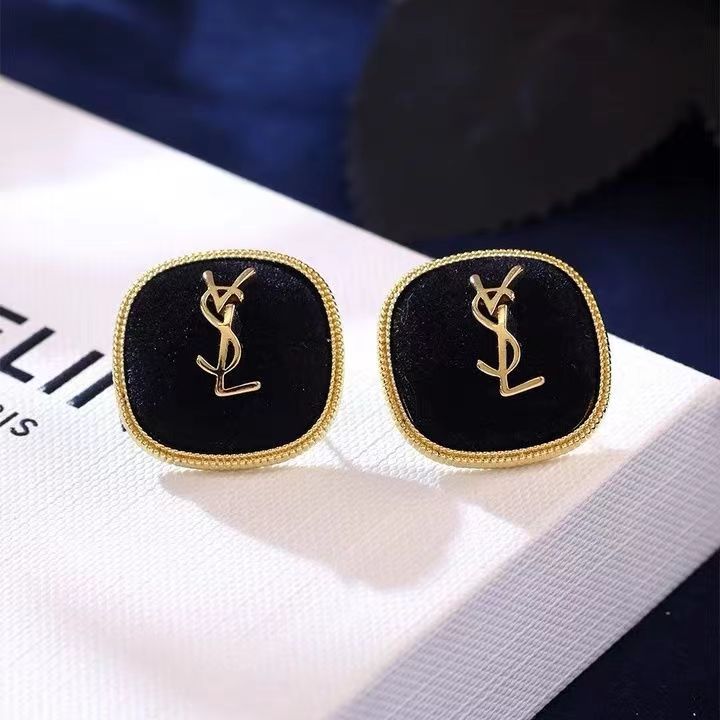 Small fragrant diamond pearl Earrings product image 15, provided for visual reference and product detail review