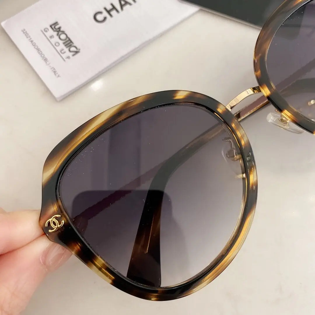 5 Colors Retro Gradients Sunglasses product image 8, provided for visual reference and product detail review
