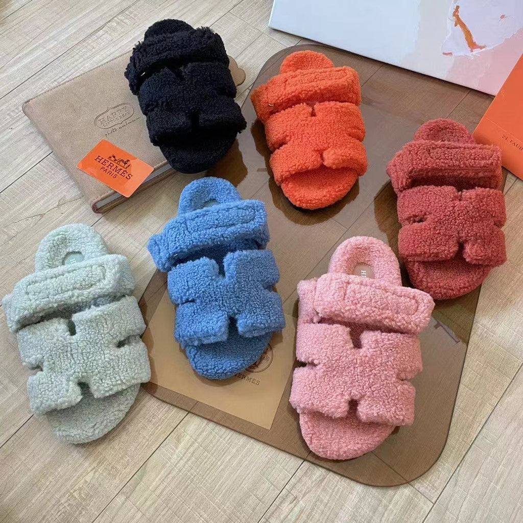 2023 Autumn and Winter lamb hair slippers product image 2, provided for visual reference and product detail review