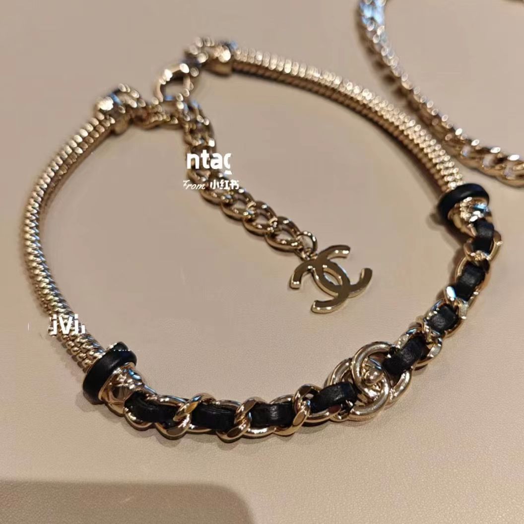 2023 New Fashion Imitation Pearl Necklace product image 2, provided for visual reference and product detail review