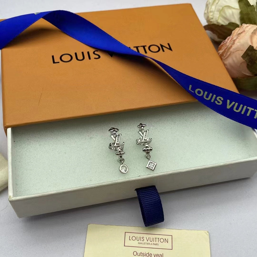 Fashion VL Diamond Earrings product image 4, provided for visual reference and product detail review