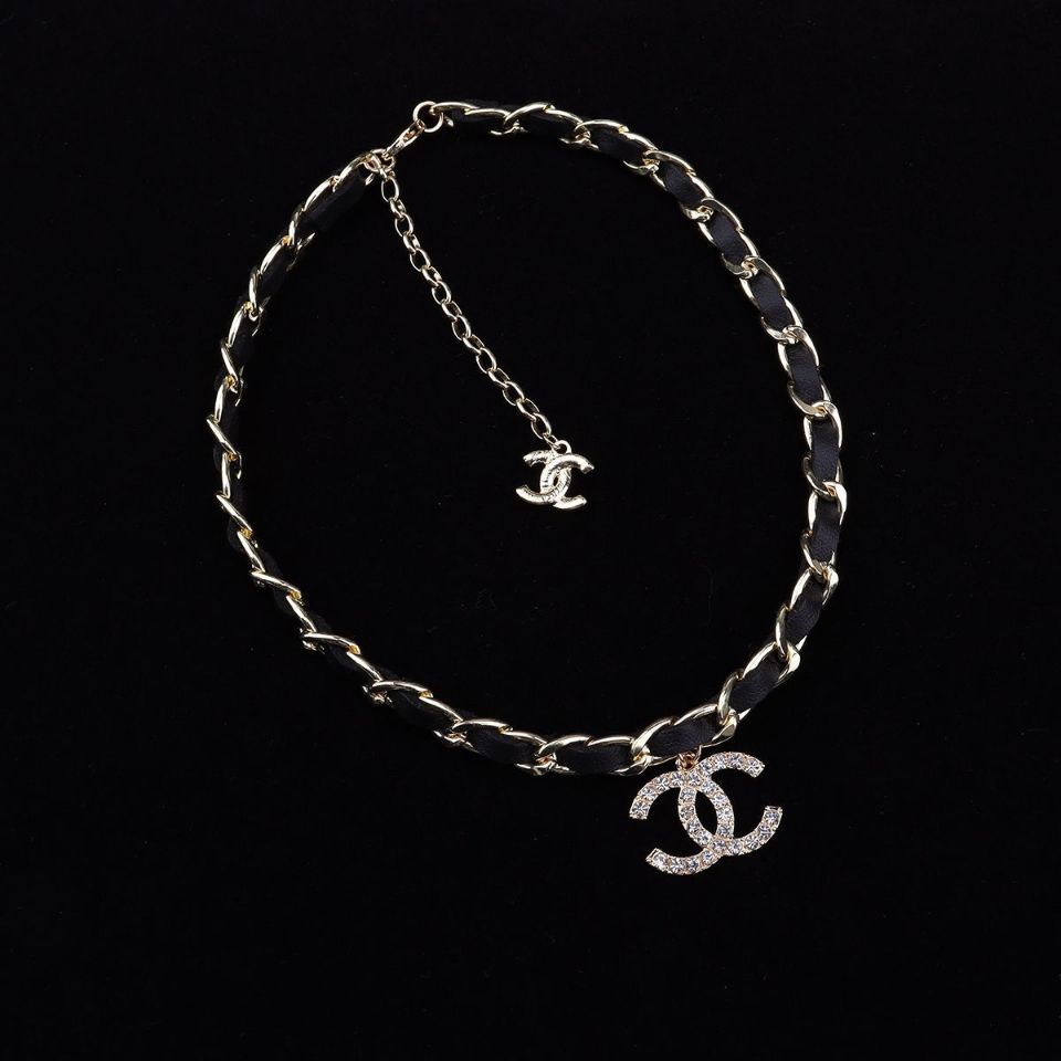 Light luxury necklace necklace product image 4, provided for visual reference and product detail review