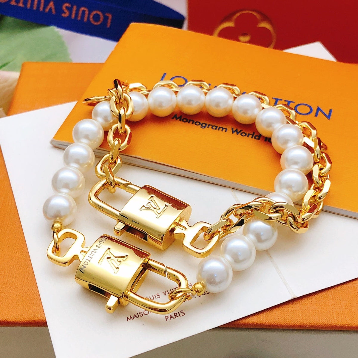 Double-Layer Pearl Bracelet with Clasp product image 1, provided for visual reference and product detail review