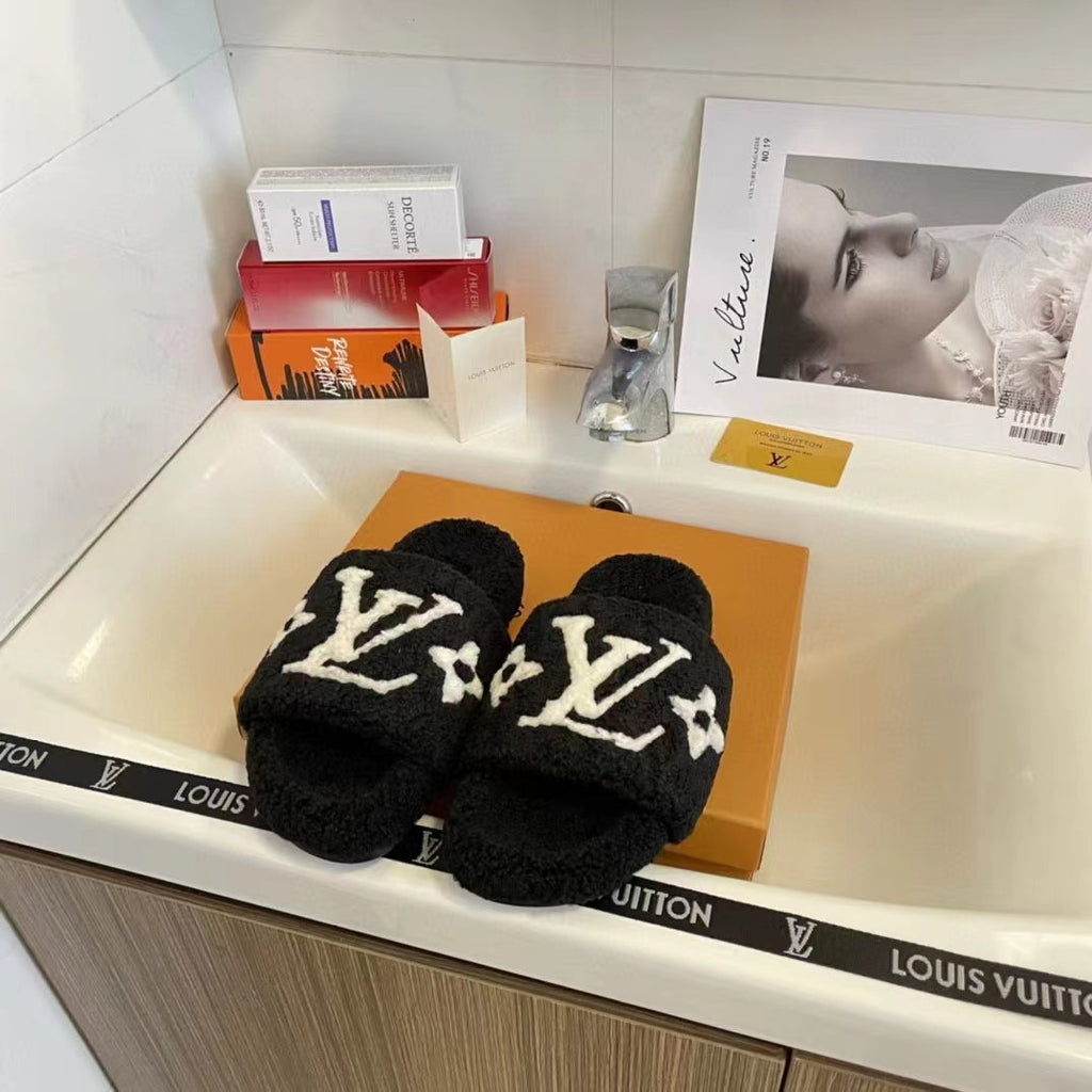 2023 VL Autumn and Winter lamb hair slippers product image 5, provided for visual reference and product detail review