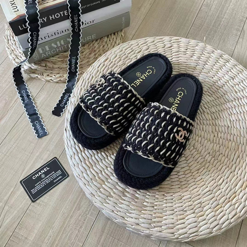 2023 Fashionable slippers product image 1, provided for visual reference and product detail review