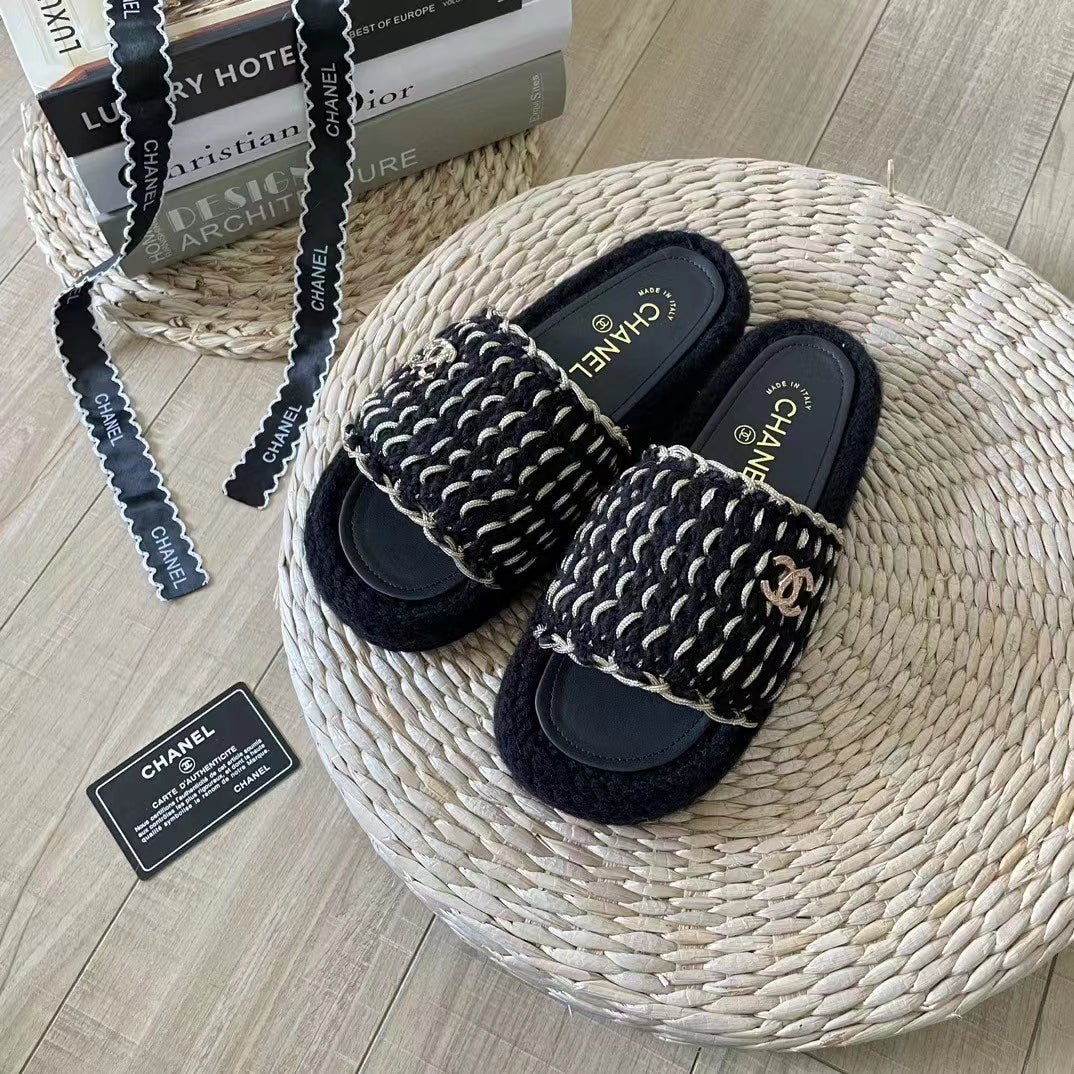 2023 Fashionable slippers product image 1, provided for visual reference and product detail review