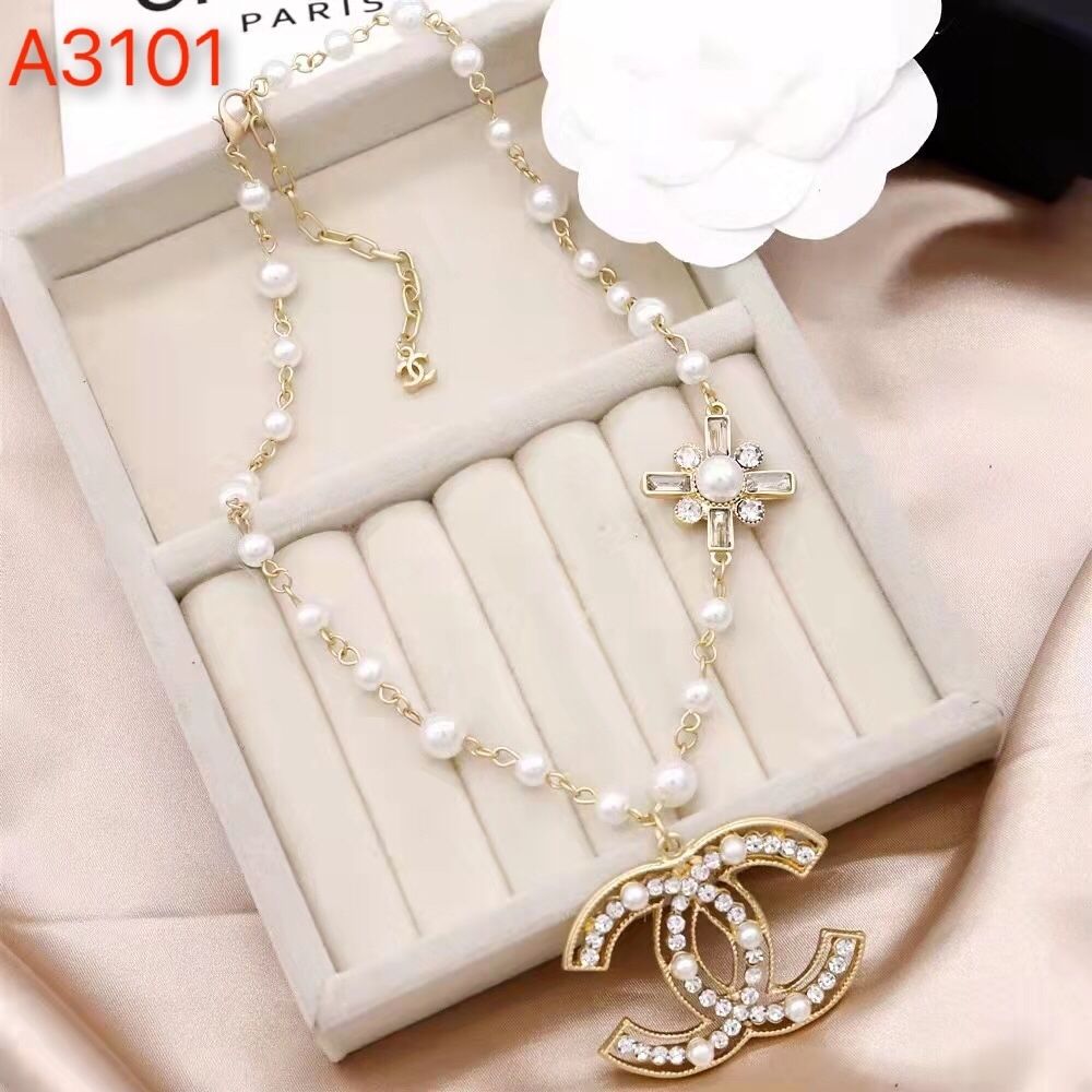 New pearl necklace product image 1, provided for visual reference and product detail review