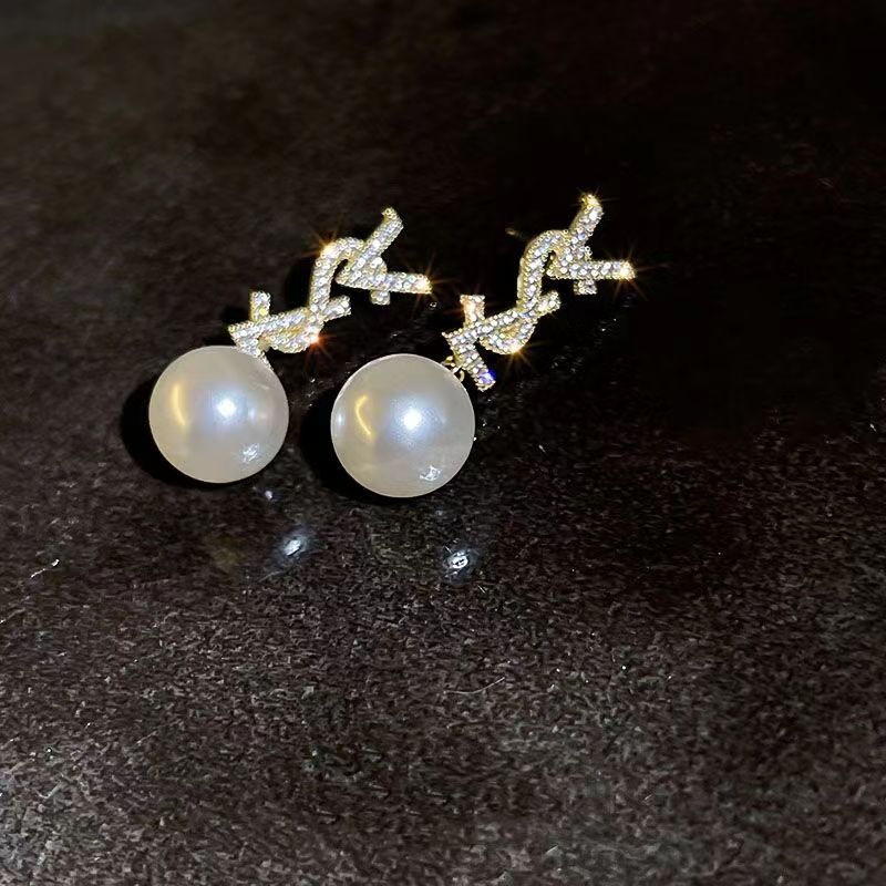 Small fragrant diamond pearl Earrings product image 13, provided for visual reference and product detail review