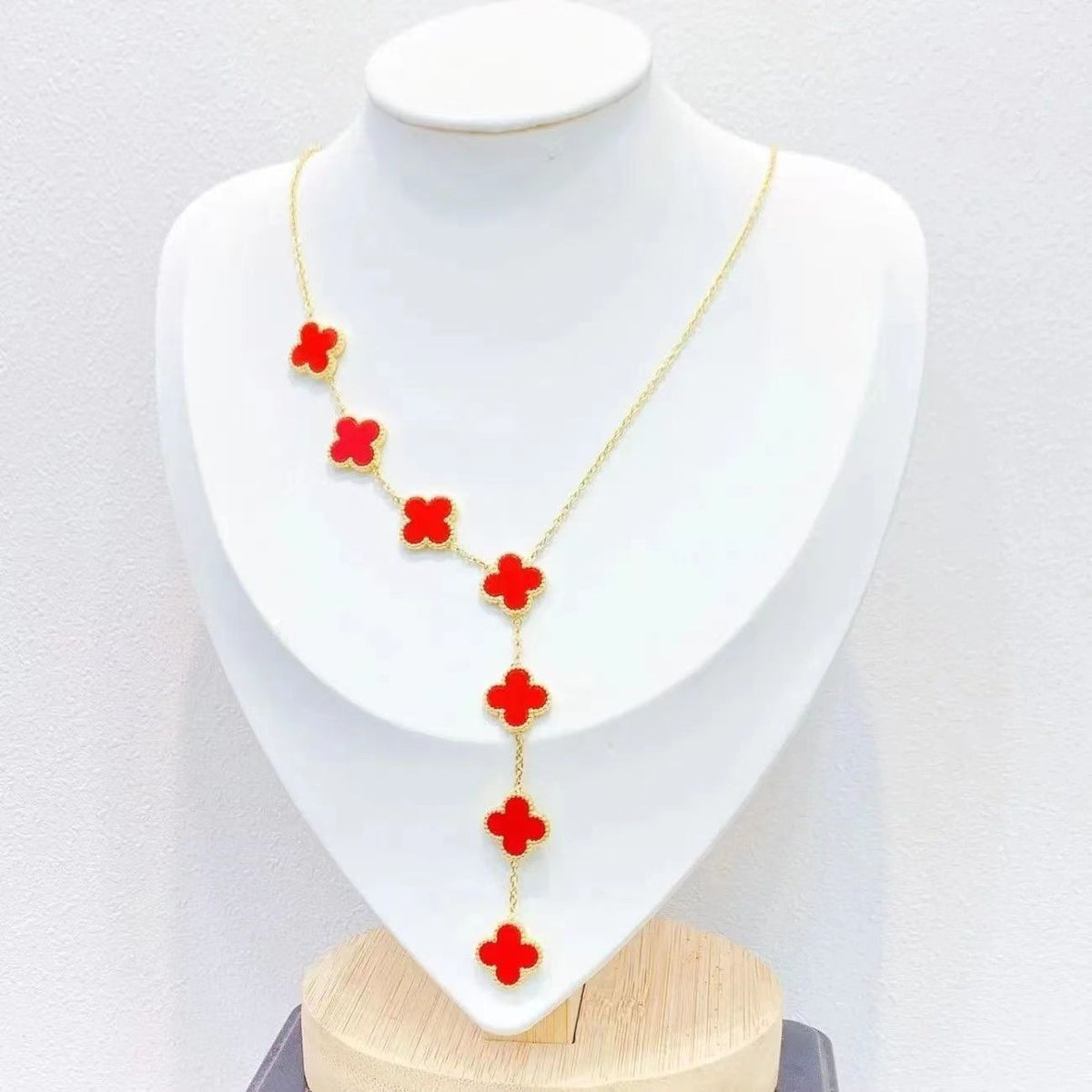 2023 New Fashion Clover Necklace product image 4, provided for visual reference and product detail review
