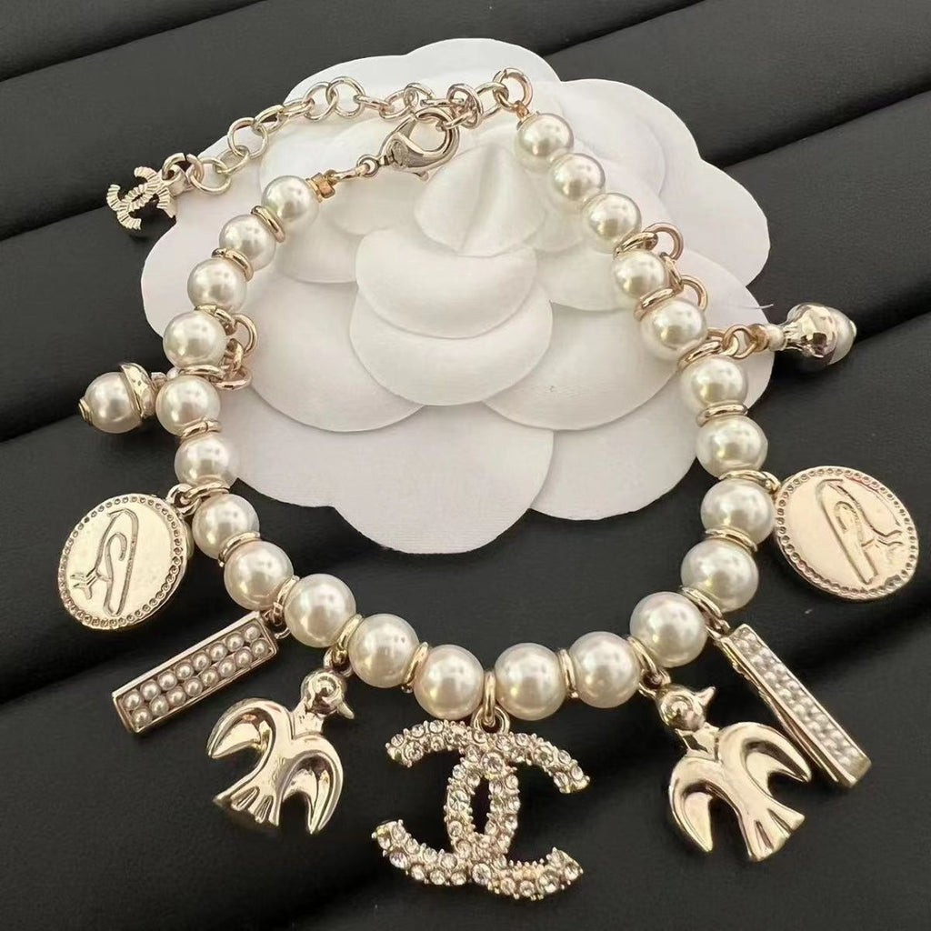 2023 New Fashion diamond Bracelet product image 2, provided for visual reference and product detail review