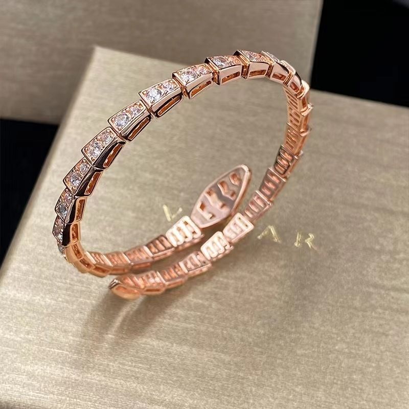 2022 new snake bone serpentine bracelet product image 5, provided for visual reference and product detail review