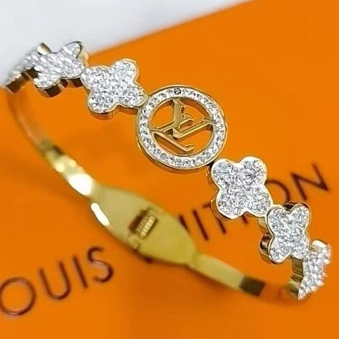 Xiaoxiangfeng Hollow Four leaf Grass Full Diamond Bracelet product image 1, provided for visual reference and product detail