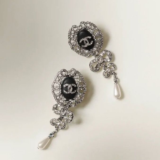 Autumn and Winter 2022 New Popular Earrings product image 4, provided for visual reference and product detail review