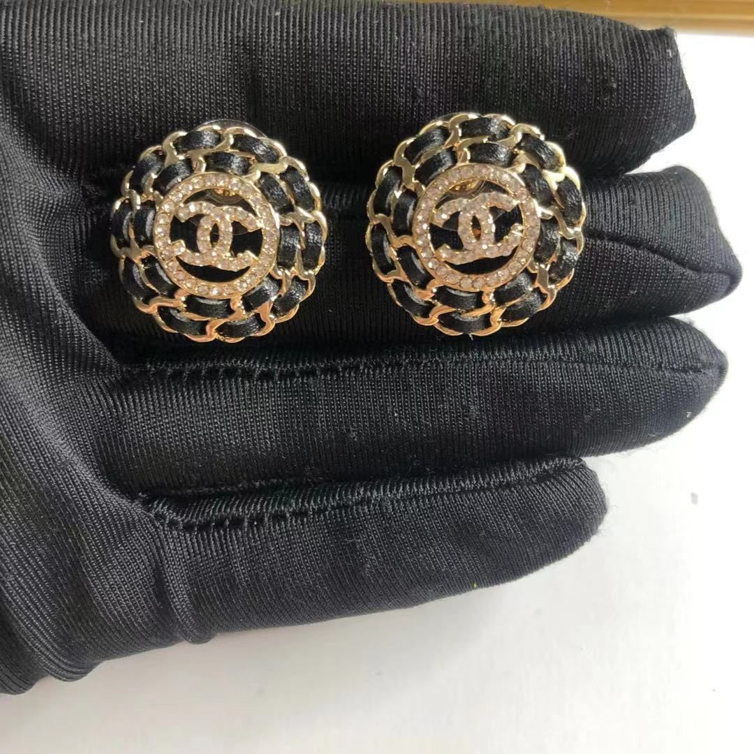 (C earrings) Small fragrant vintage earrings product image 23, provided for visual reference and product detail review
