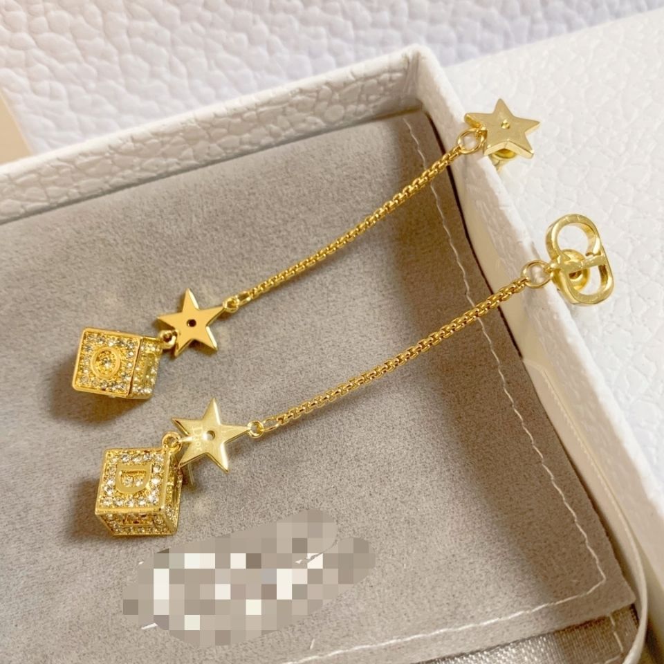 Full of letters and star earrings product image 2, provided for visual reference and product detail review