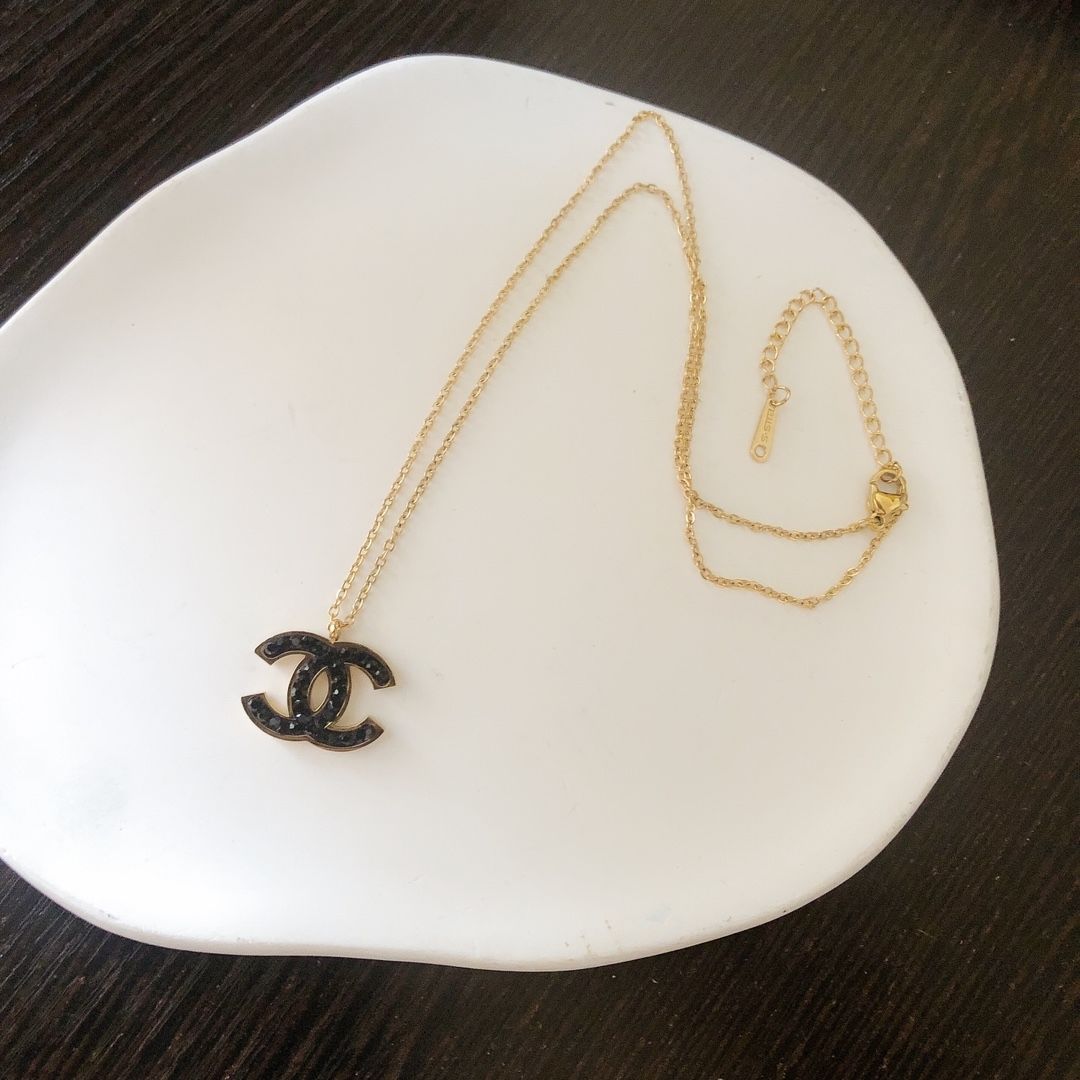 Fashion style necklace product image 2, provided for visual reference and product detail review