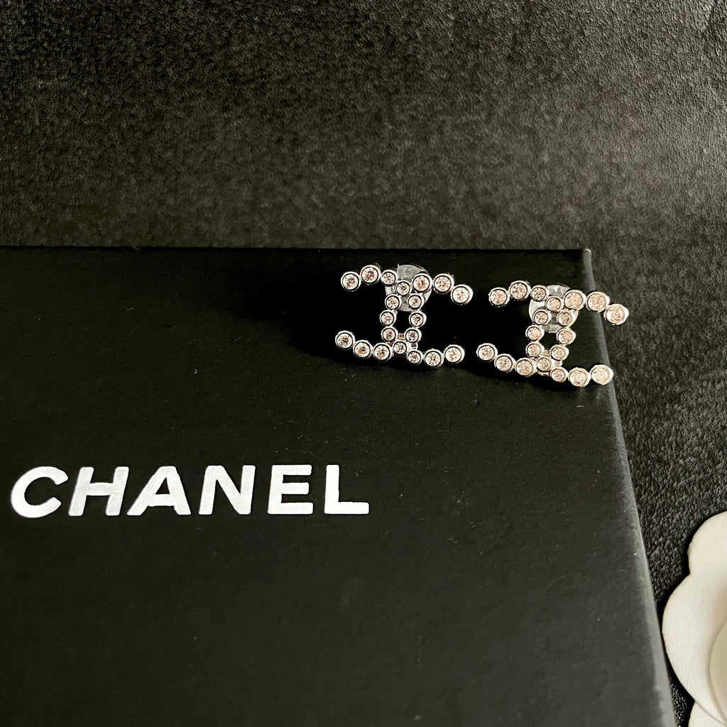 High-Quality Stud Earrings-131 product image 9, provided for visual reference and product detail review
