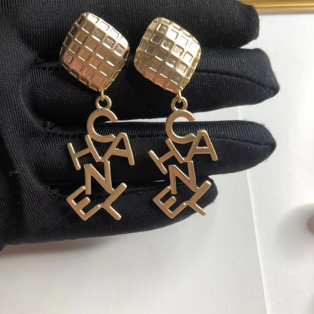 (C earrings) Small fragrant vintage earrings product image 32, provided for visual reference and product detail review