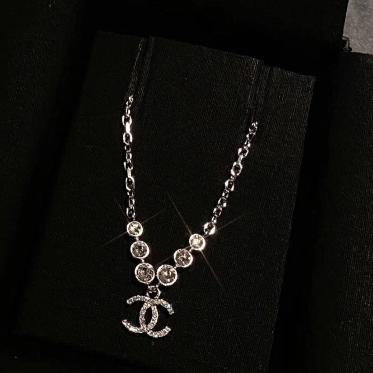 2023 New Fashion Imitation Pearl Necklace product image 5, provided for visual reference and product detail review