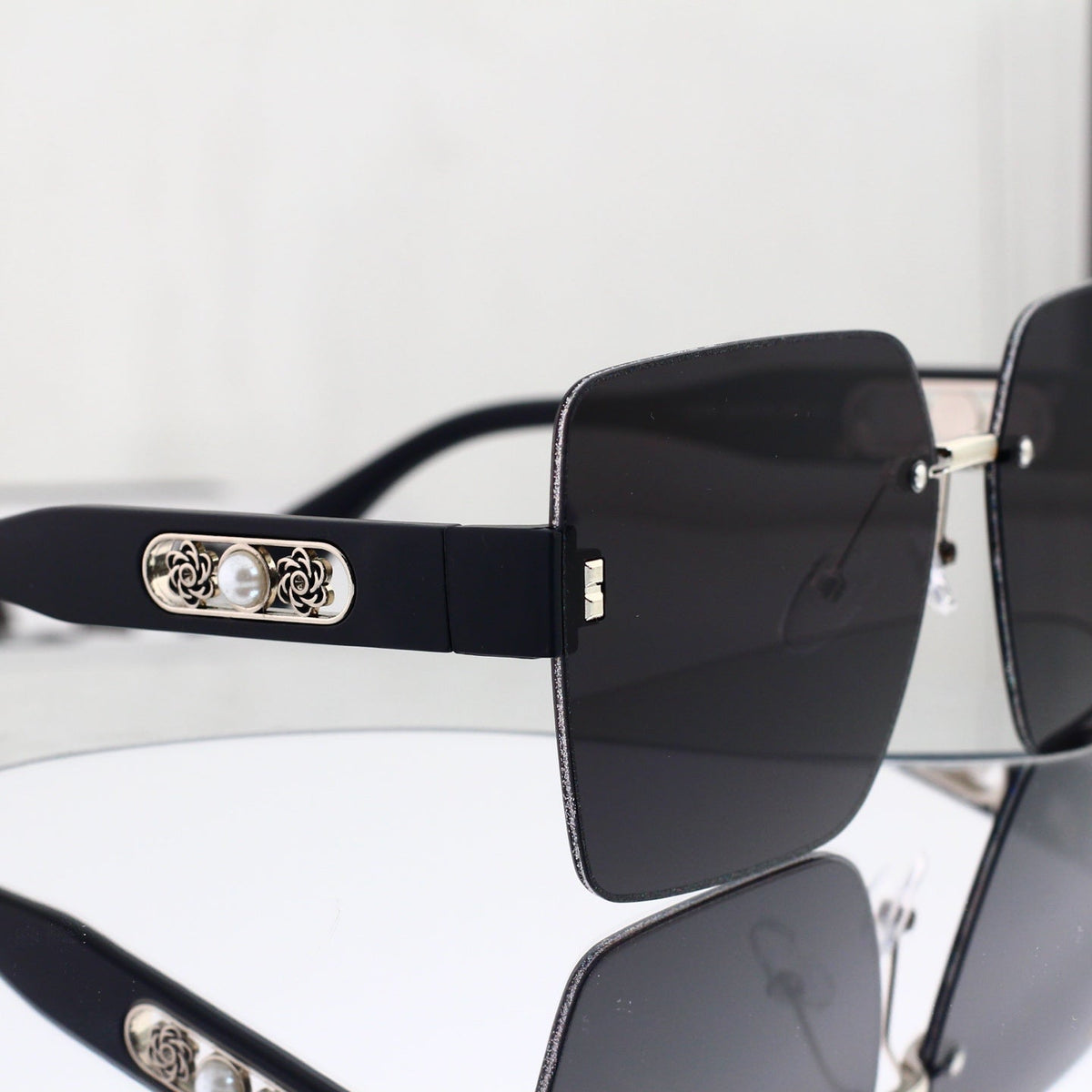 New Stylish Sunglasses-62 product image 9, provided for visual reference and product detail review