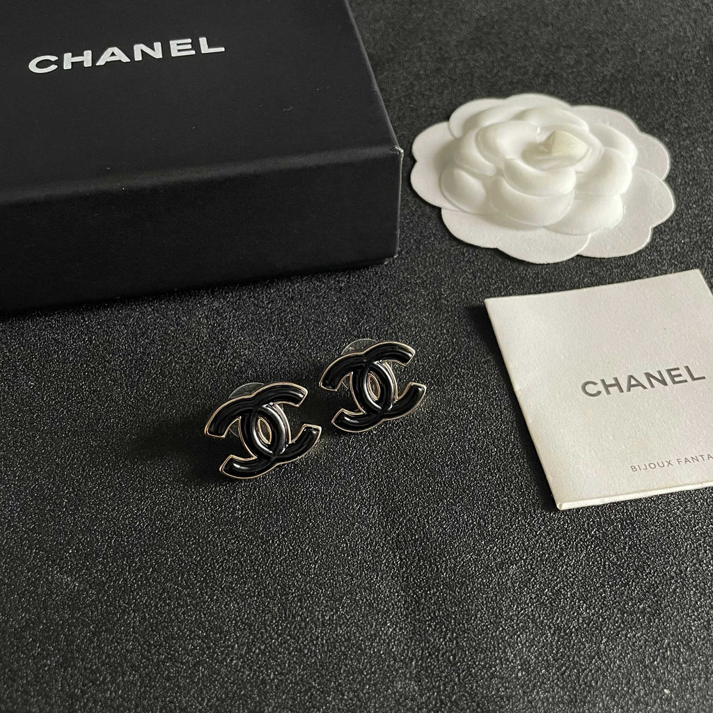 High-Quality Stud Earrings-132 product image 4, provided for visual reference and product detail review