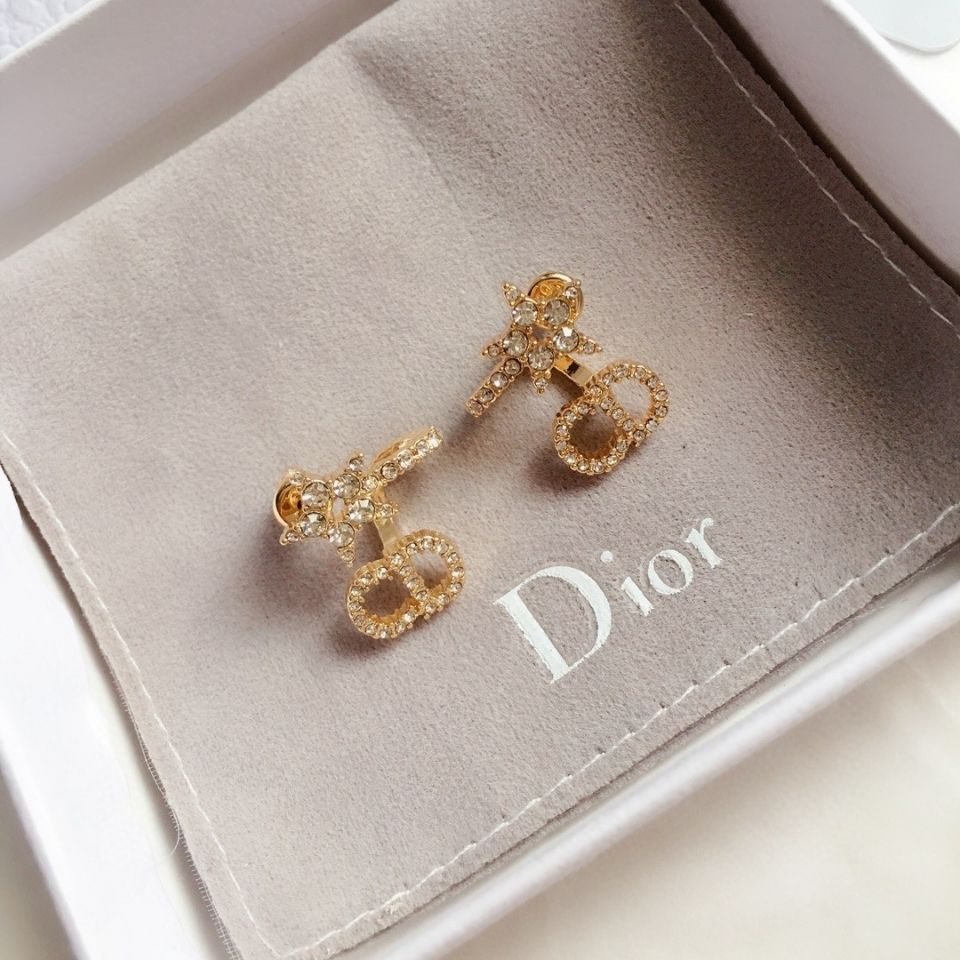 Fashion sparkling earrings product image 1, provided for visual reference and product detail review