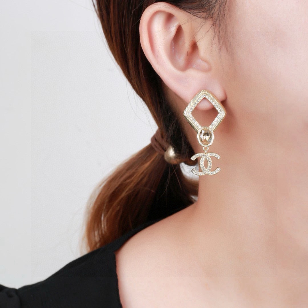 High-Quality Stud Earrings-146 product image 7, provided for visual reference and product detail review