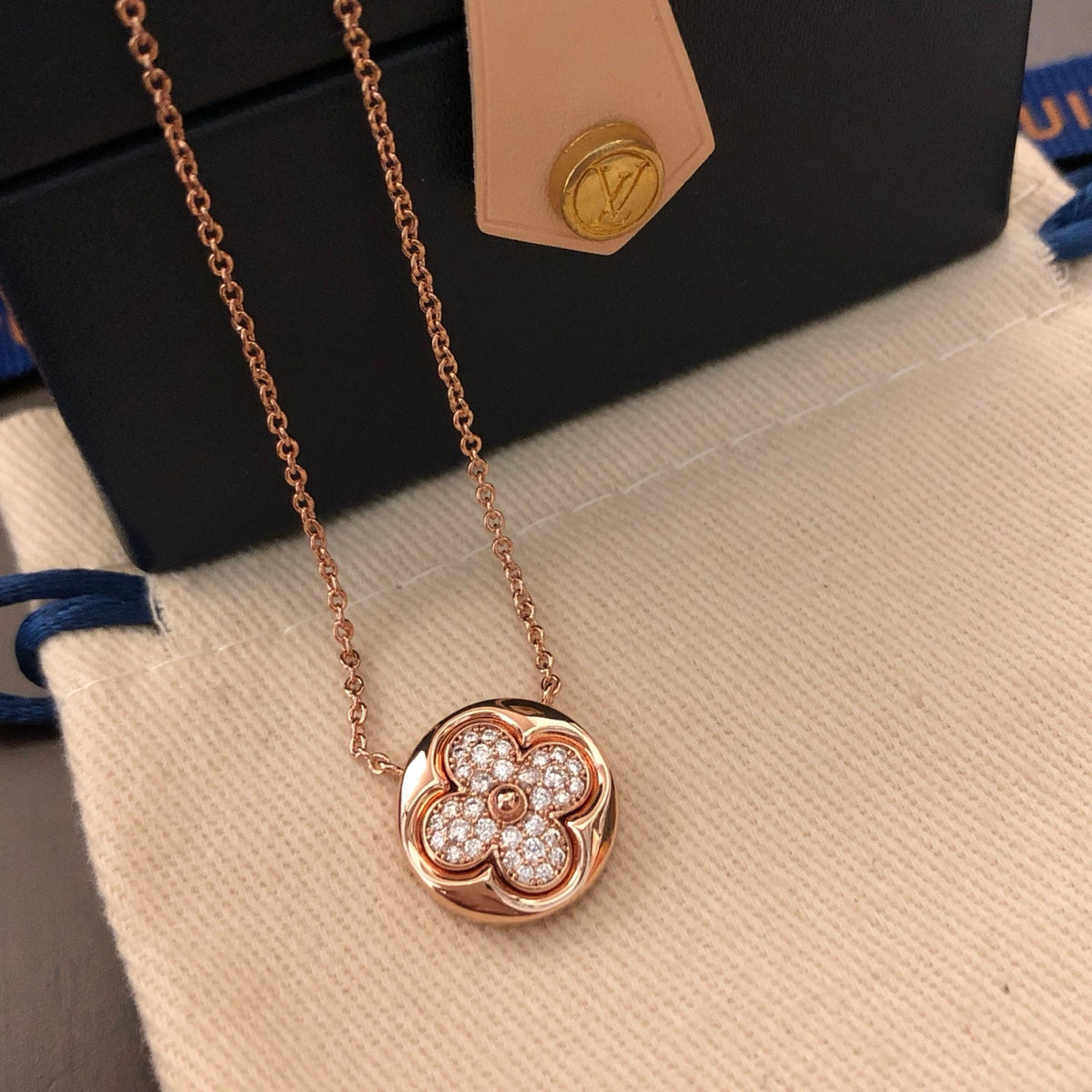 Full-Diamond Four-Leaf Clover Necklace product image 2, provided for visual reference and product detail review