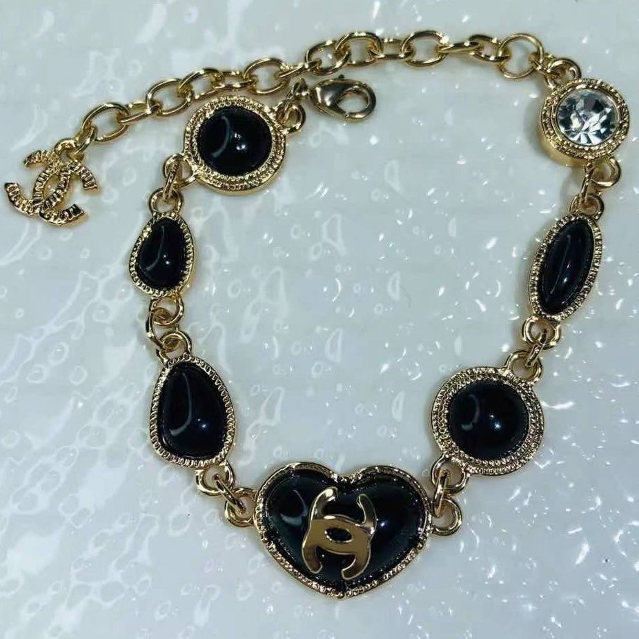 Xiaoxiang classic vintage brass bracelet product image 6, provided for visual reference and product detail review