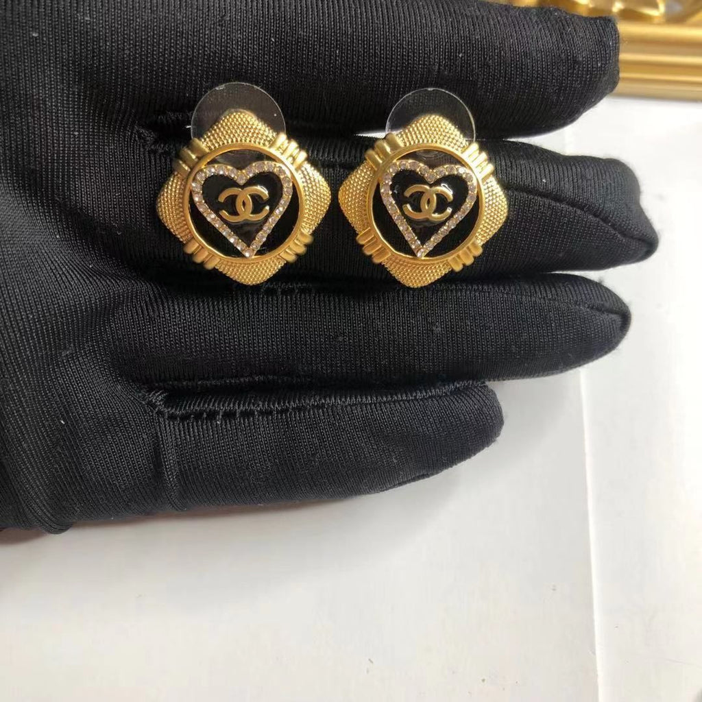 (C earrings) Small fragrant vintage earrings product image 30, provided for visual reference and product detail review