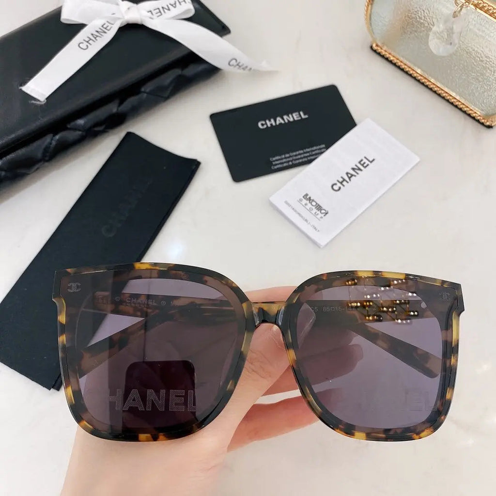3 Colors Gclassic Sunglasses product image 2, provided for visual reference and product detail review