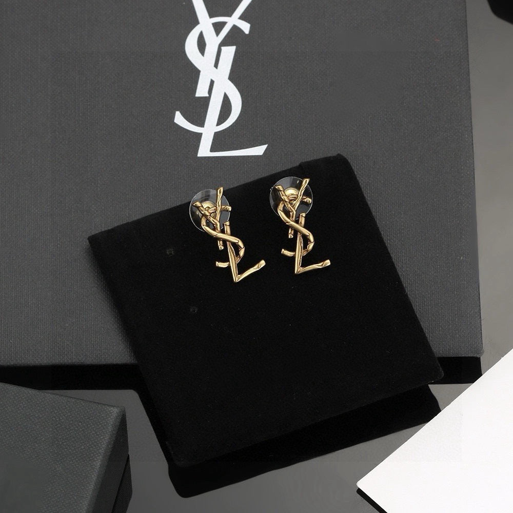 High-Quality Stud Earrings-40 product image 3, provided for visual reference and product detail review