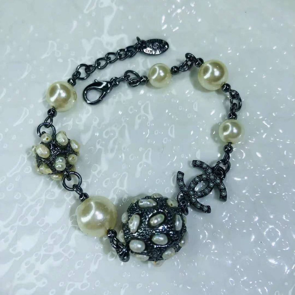 Xiaoxiang classic vintage brass bracelet product image 10, provided for visual reference and product detail review