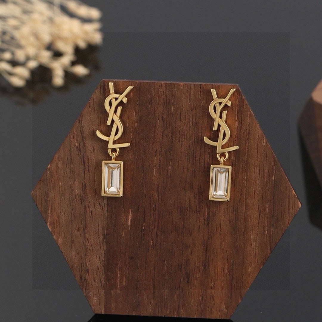 High-Quality Stud Earrings-59 product image 5, provided for visual reference and product detail review