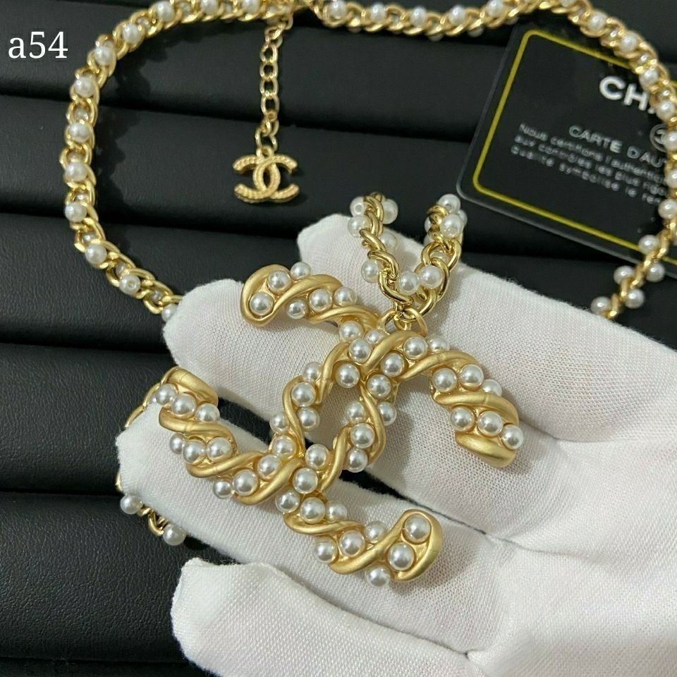 Pearl necklace product image 4, provided for visual reference and product detail review