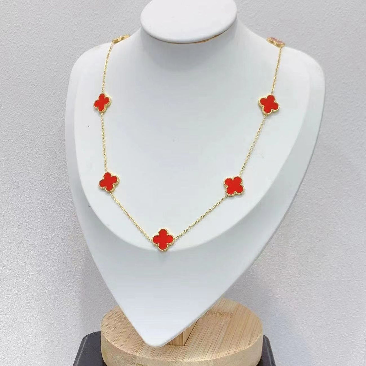 2023 New Fashion Clover Necklace product image 2, provided for visual reference and product detail review