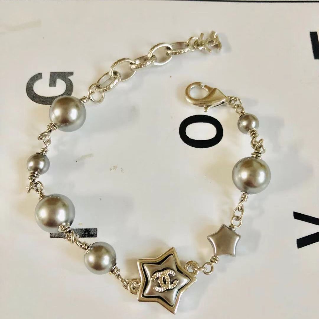 Xiaoxiang classic vintage brass bracelet product image 30, provided for visual reference and product detail review