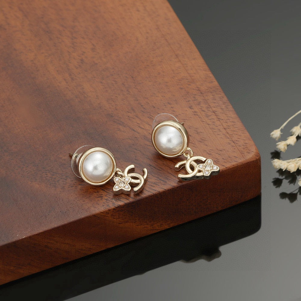 High-Quality Stud Earrings-106 product image 5, provided for visual reference and product detail review