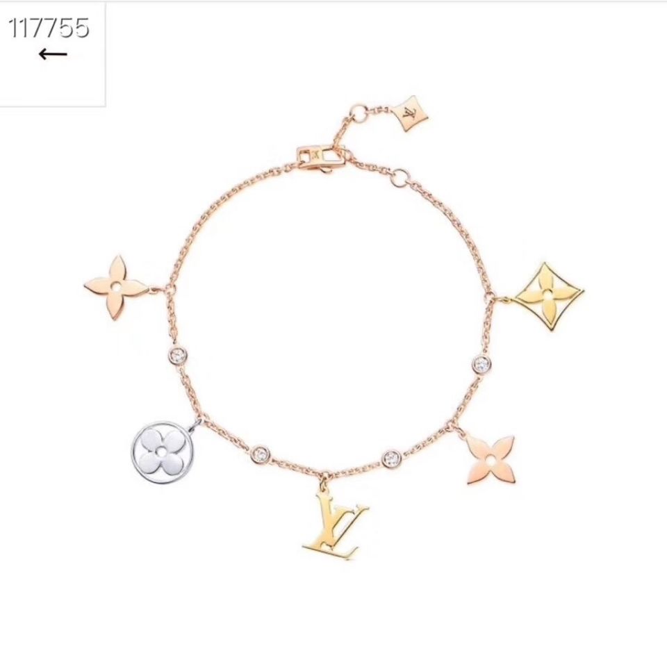 Clover bracelet product image 5, provided for visual reference and product detail review