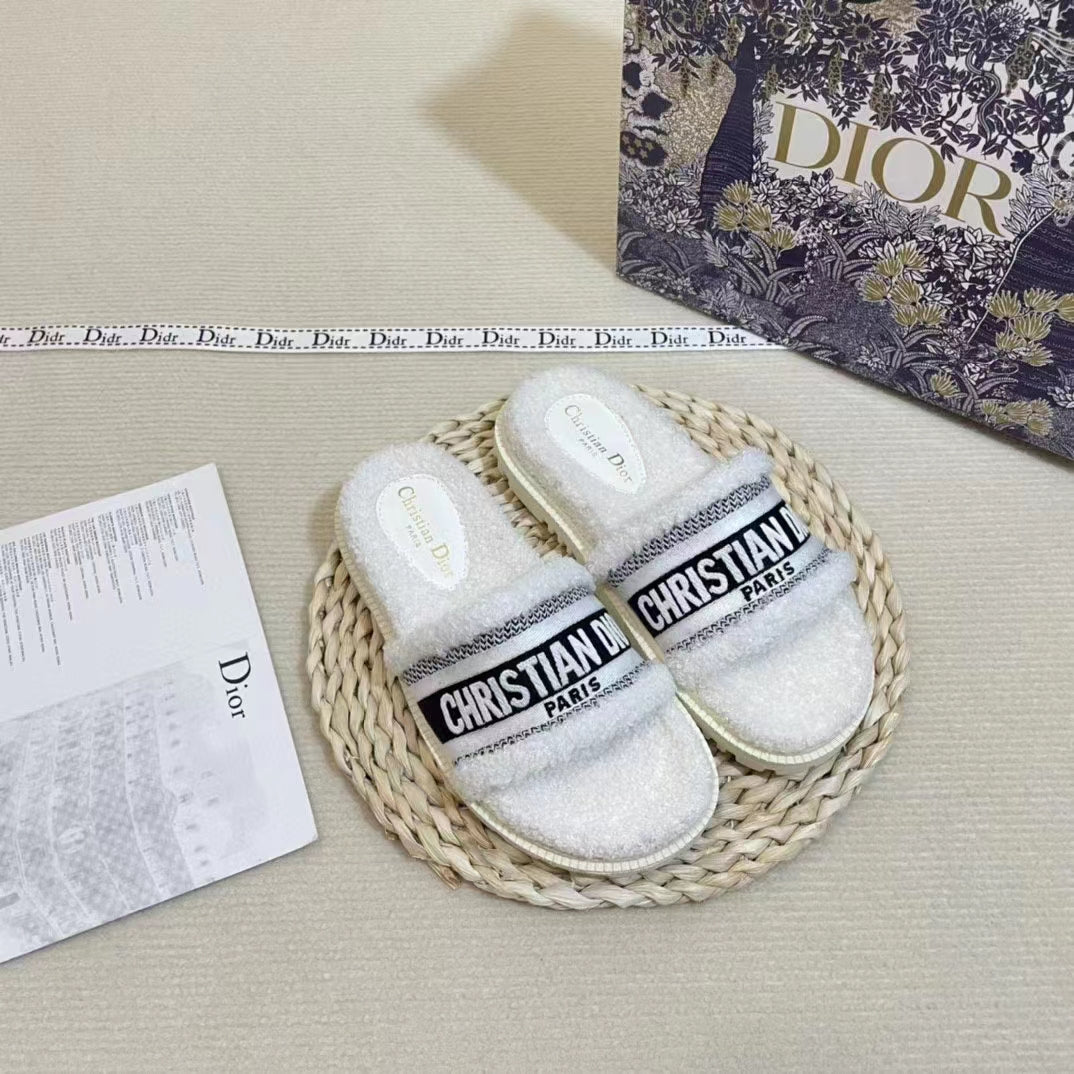 2023 Autumn and Winter lamb hair slippers product image 4, provided for visual reference and product detail review