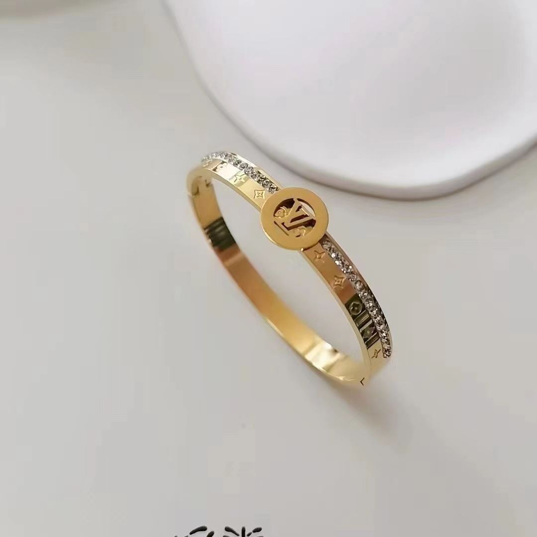 2023 New Fashion diamond Bracelet product image 4, provided for visual reference and product detail review