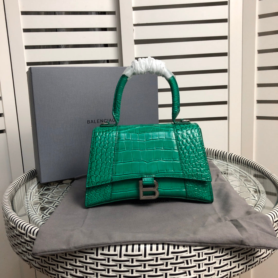 B green hourglass 23*14*10cm product image 1, provided for visual reference and product detail review