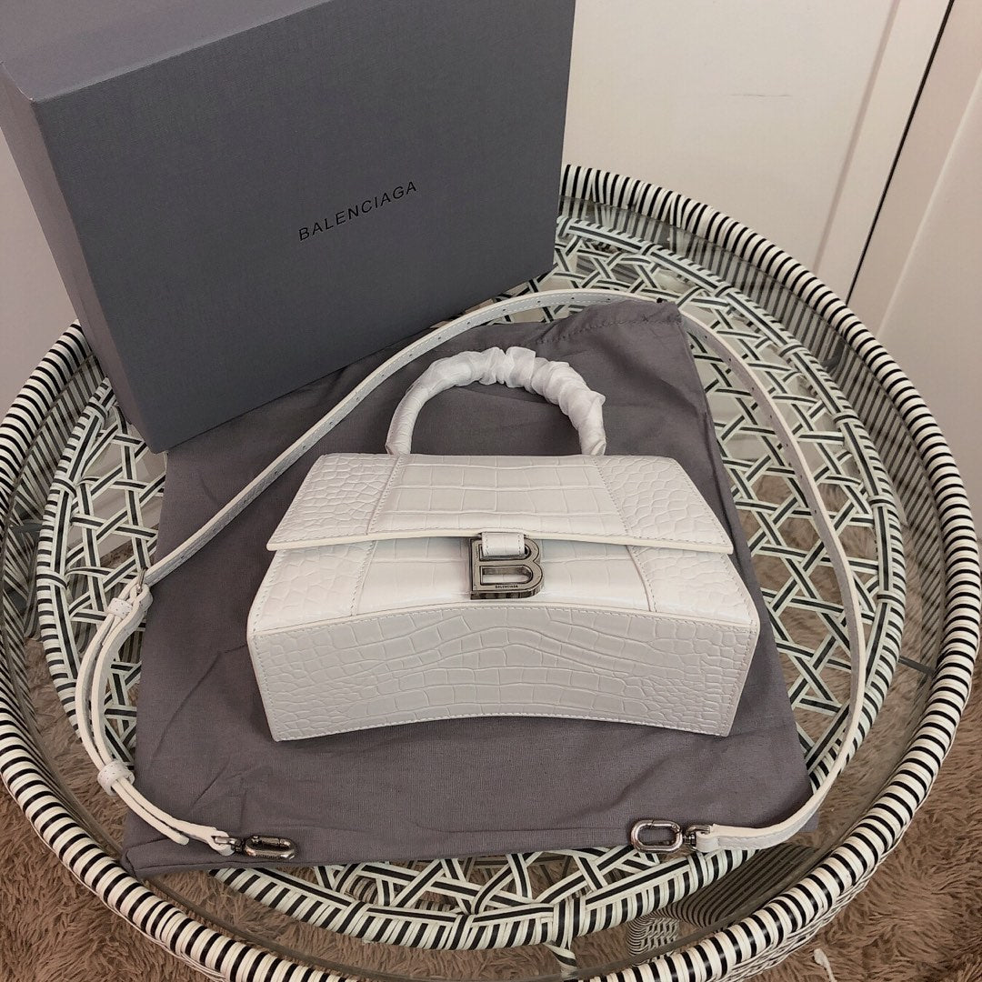 B a l e n c i a g a hourglass white 19*13*8cm。 product image 8, provided for visual reference and product detail review