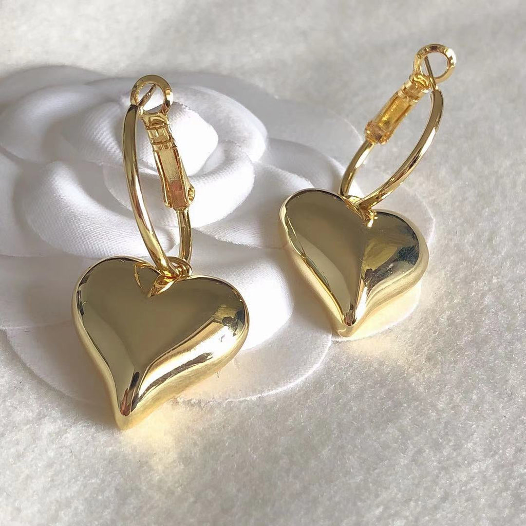 B a l e n c I a g a earrings product image 3, provided for visual reference and product detail review